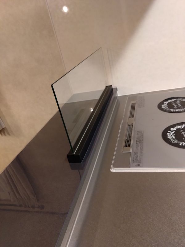 キッチンカウンターへのマット穴あけ事例