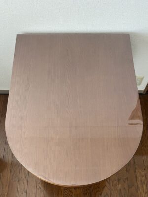 ポルトダイニングテーブルスモールに敷いたテーブルマット