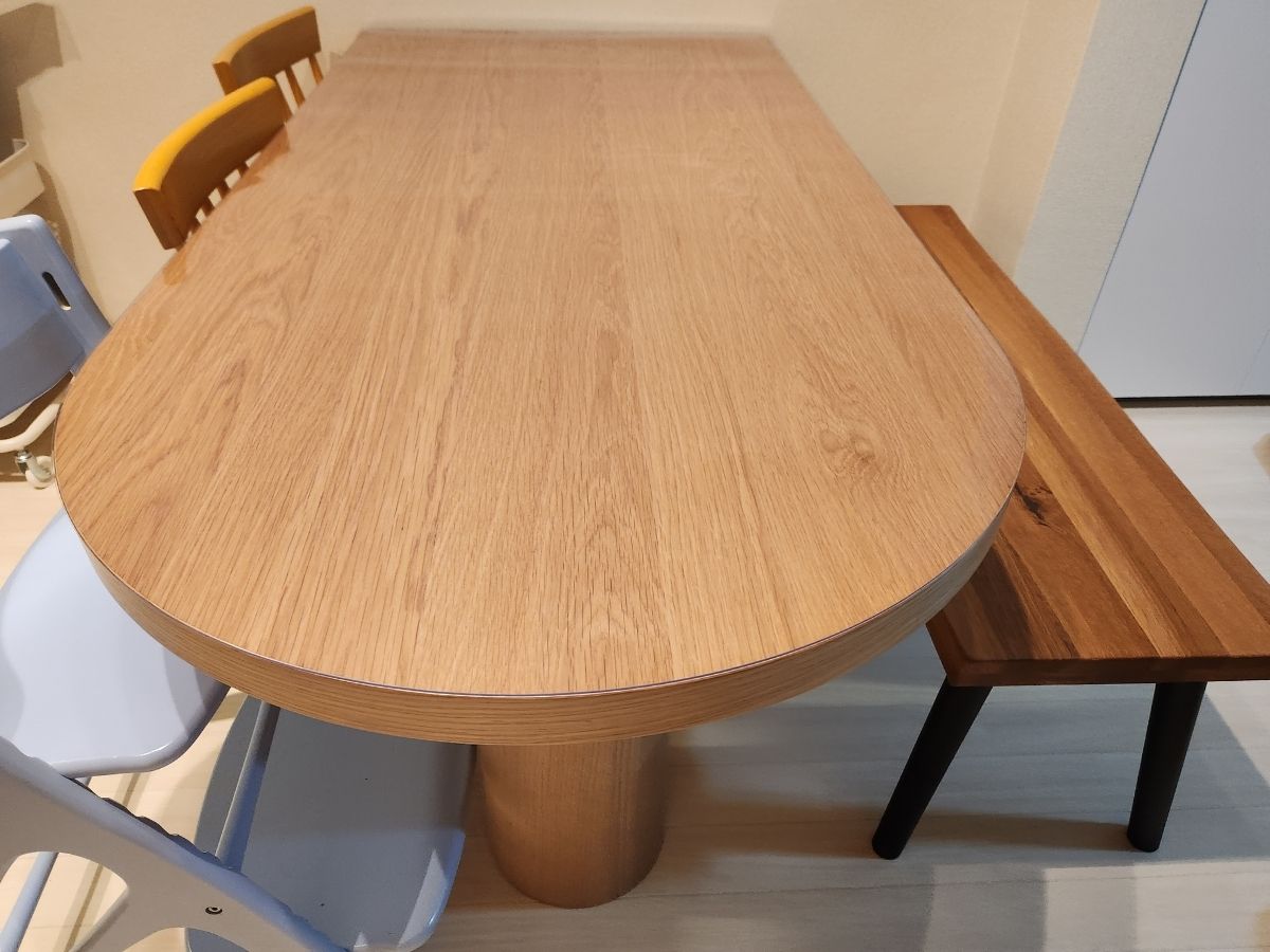 ポルトダイニングテーブルに敷いたテーブルマット