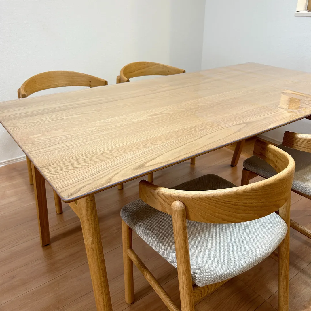 ウニコのソヴィにオーダーした透明テーブルマット