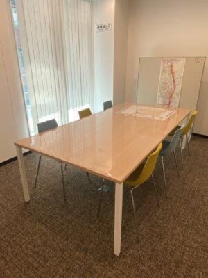 東京都千代田区／ミーティングテーブル 1200×2400mm／R3mm／2mm